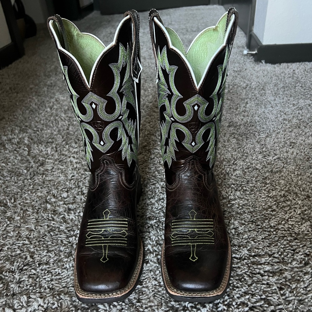 FINAL PRICE Ariat Tombstone western boots